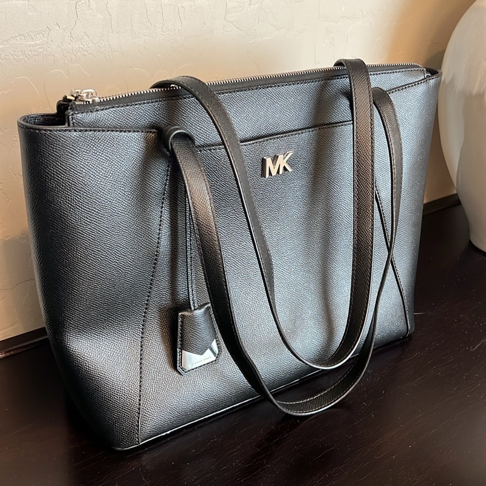 Michael Kors Maddie Medium Leather Tote shoulder bag, black, like new! - Picture 3 of 15